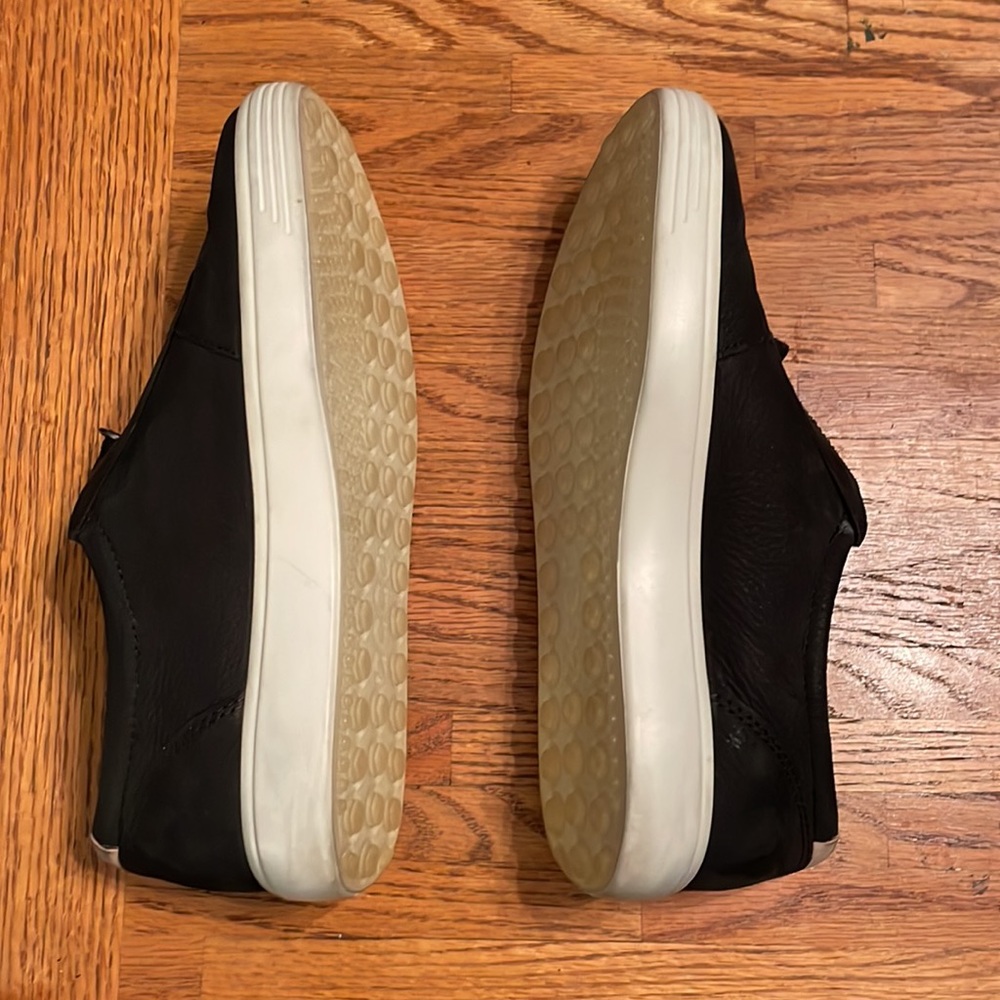 Women's ECCO black slip on with zipper sneakers. Size 8 - Picture 10 of 10